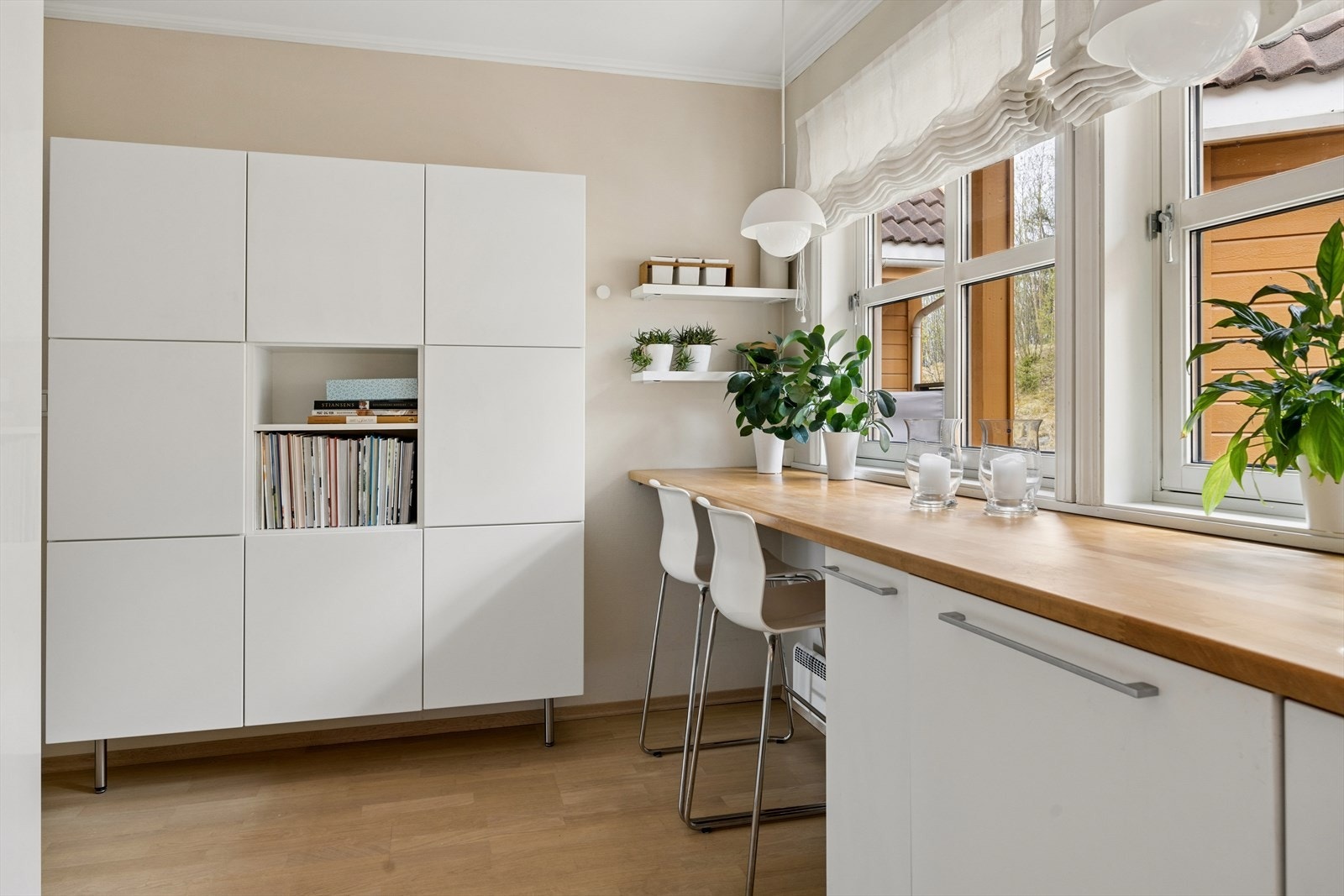 Det er også laget til en barløsning hvor man kan nyte morgenkaffen eller gjøre lekser med de yngste i familien. Galleribilde
