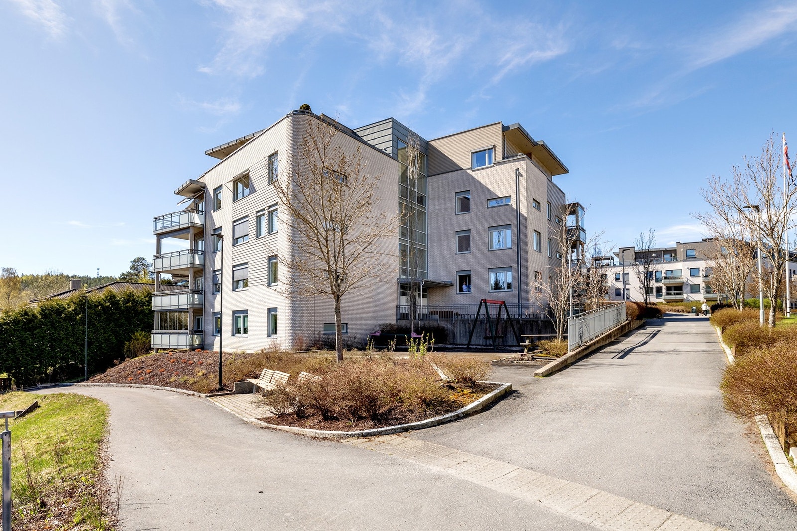 Sameiet ligger i et meget sentralt og attraktivt boligområde i Kolbotn sentrum. Galleribilde