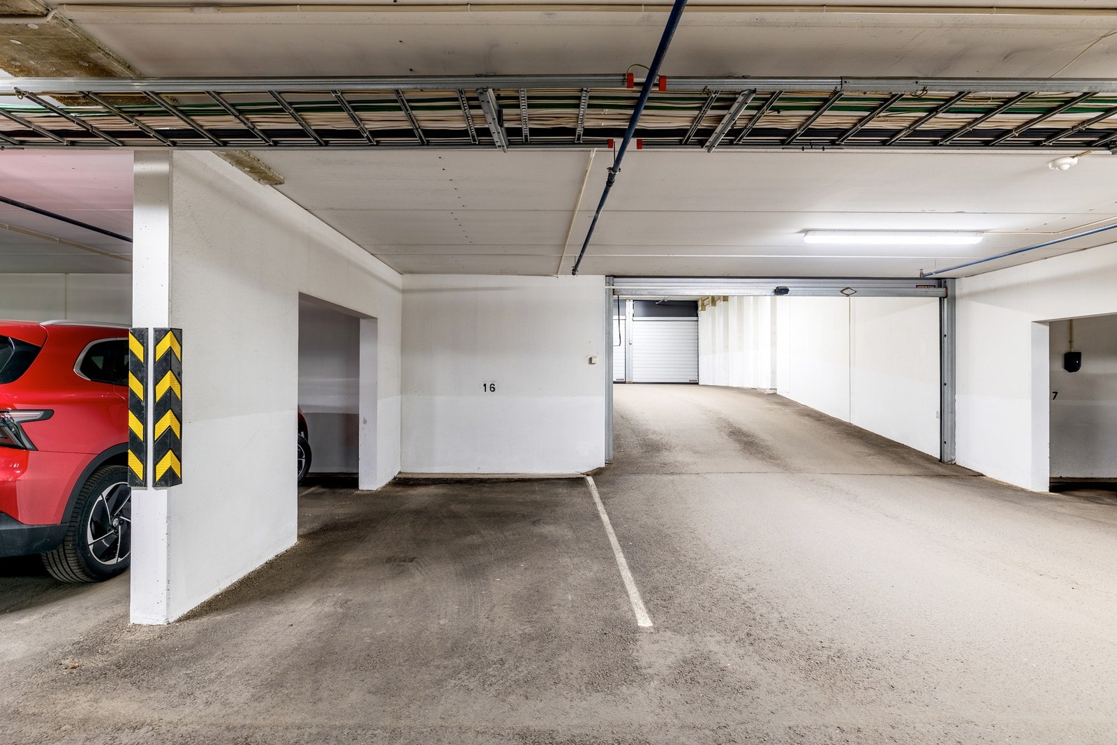 En garasjeplass følger hver boligseksjon ved salg. Mulighet for elbilader etter nærmere avtale med styret i sameiet. Galleribilde