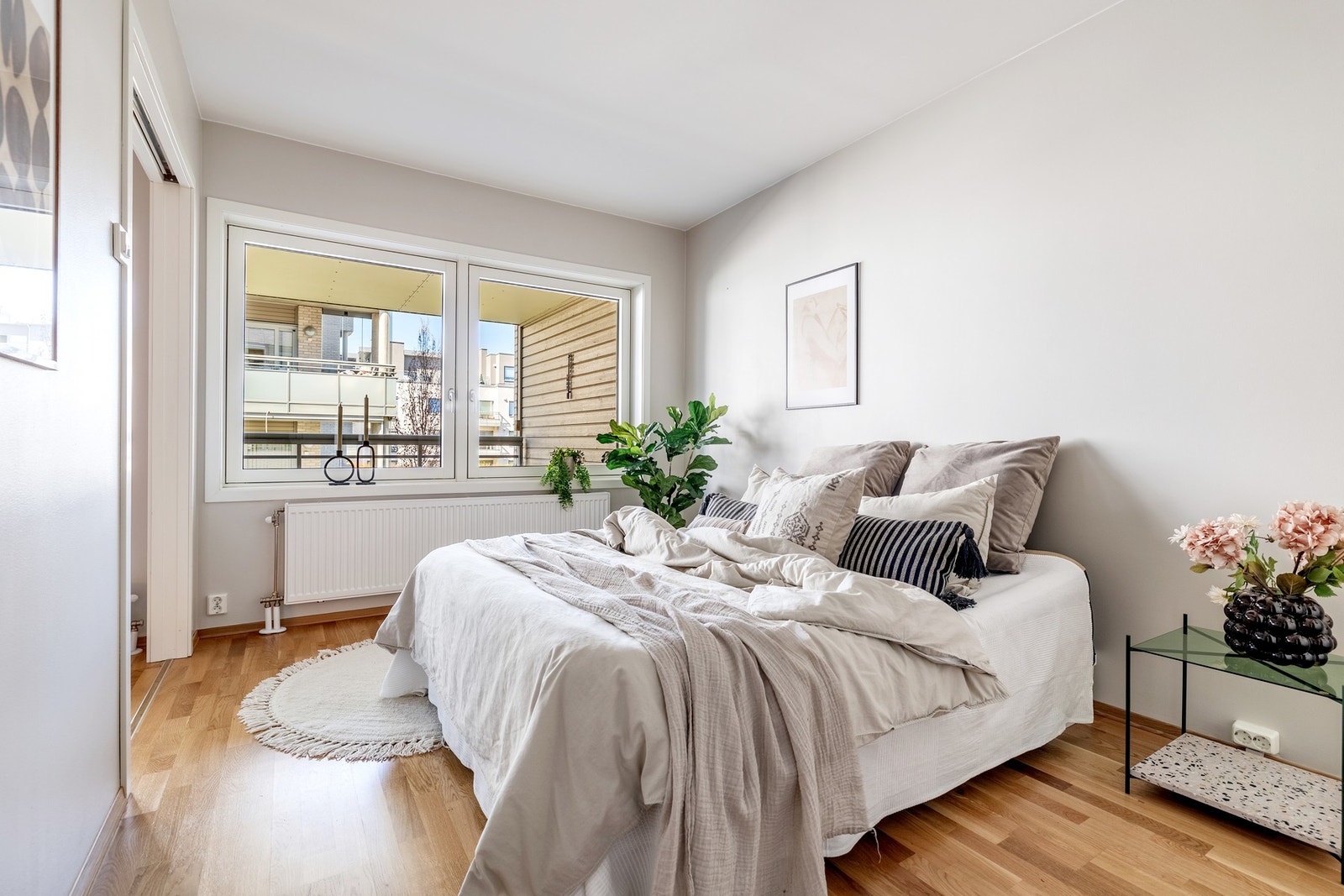 Leiligheten har to gode soverom, begge med plass til seng og nattbord. Galleribilde