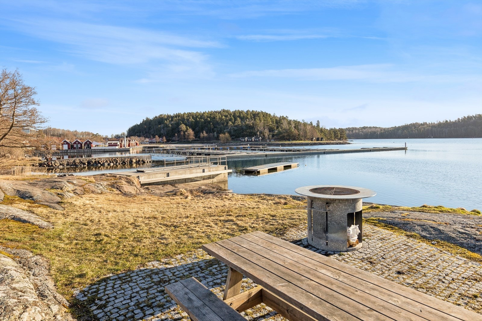 Flere flotte rekreasjonsområder rundt hytta. Galleribilde