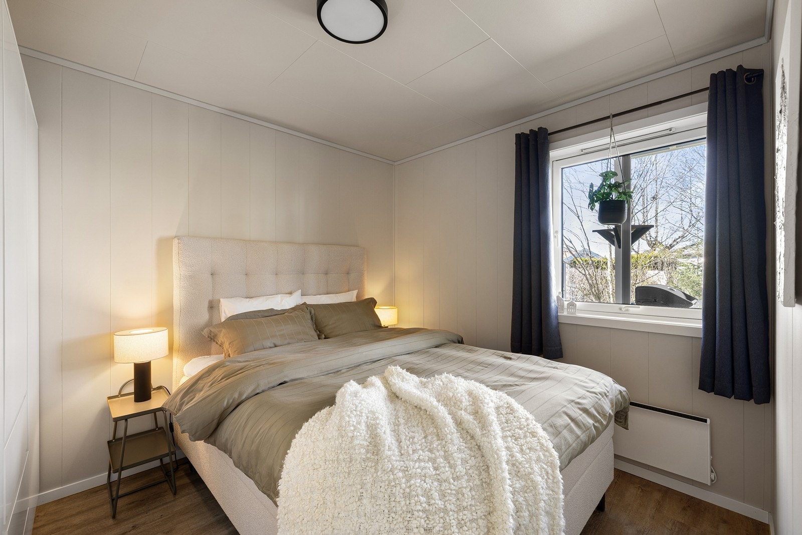 Soverommet er romslig og holder samme gode standard som resten av leiligheten. Galleribilde