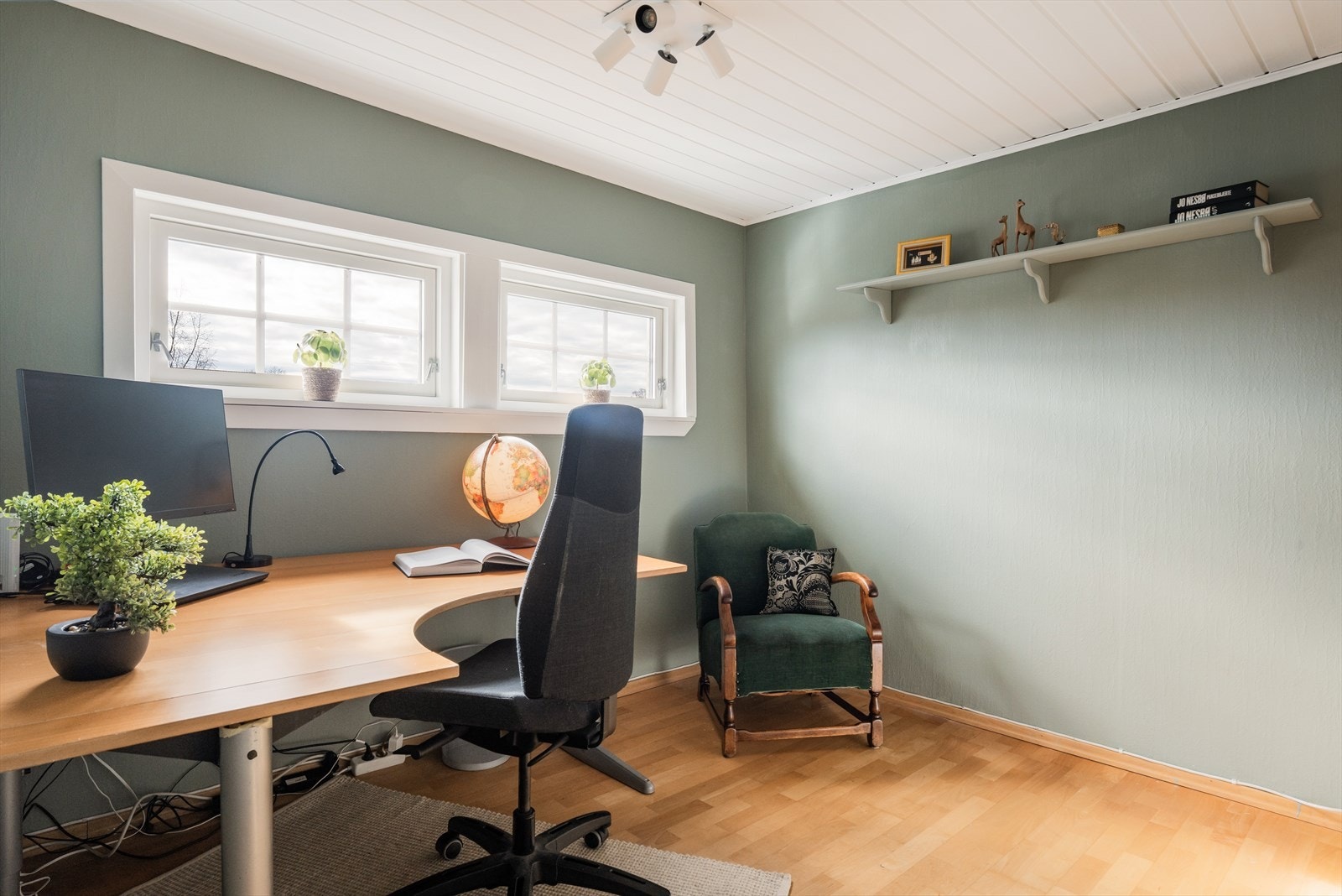 Perfekt som både arbeidsrom eller hobbyrom. Galleribilde
