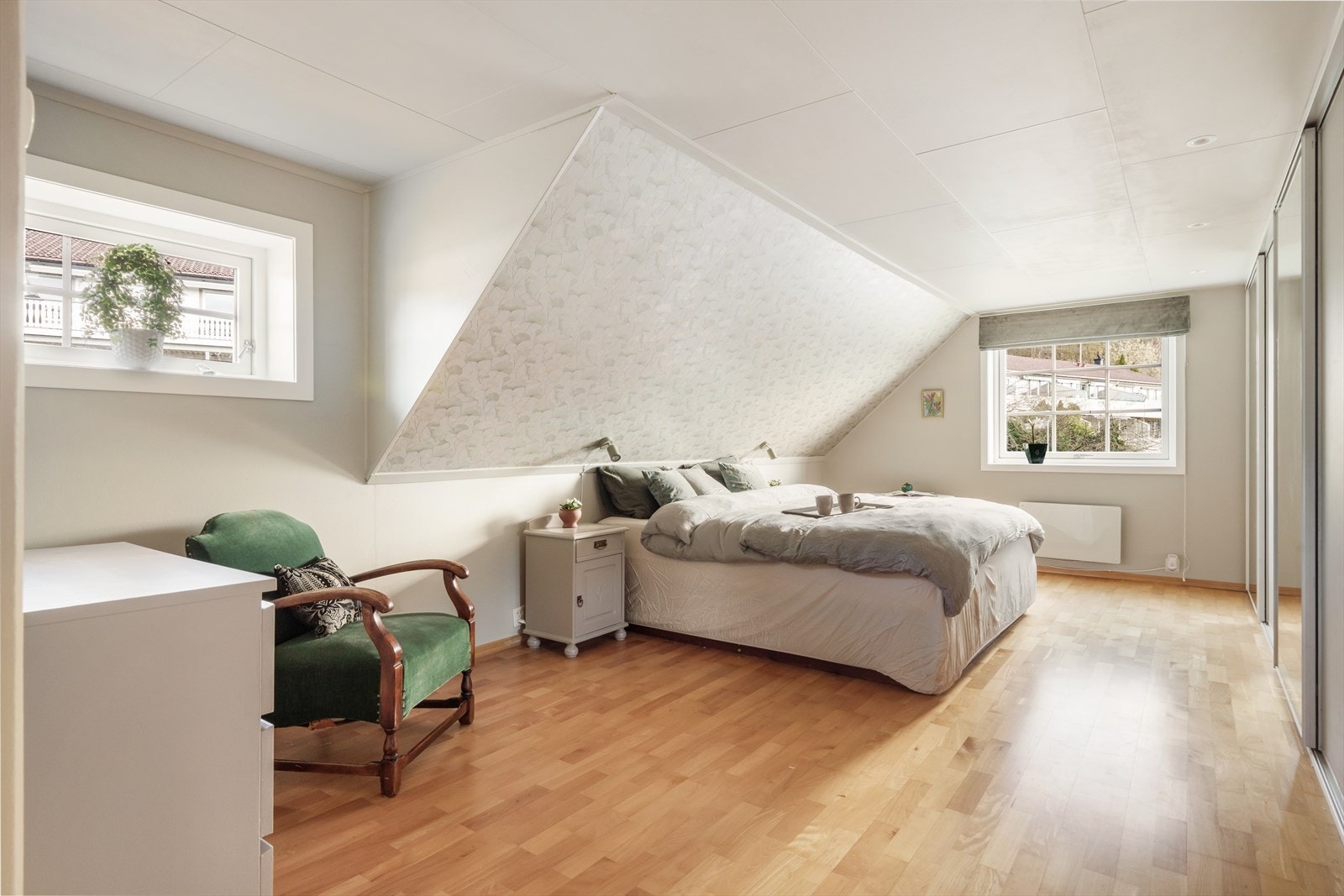 Hovedsoverommet måler hele 19,8 m² og har god plass til både dobbeltseng, nattbord og annen ønskelig innredning. Galleribilde