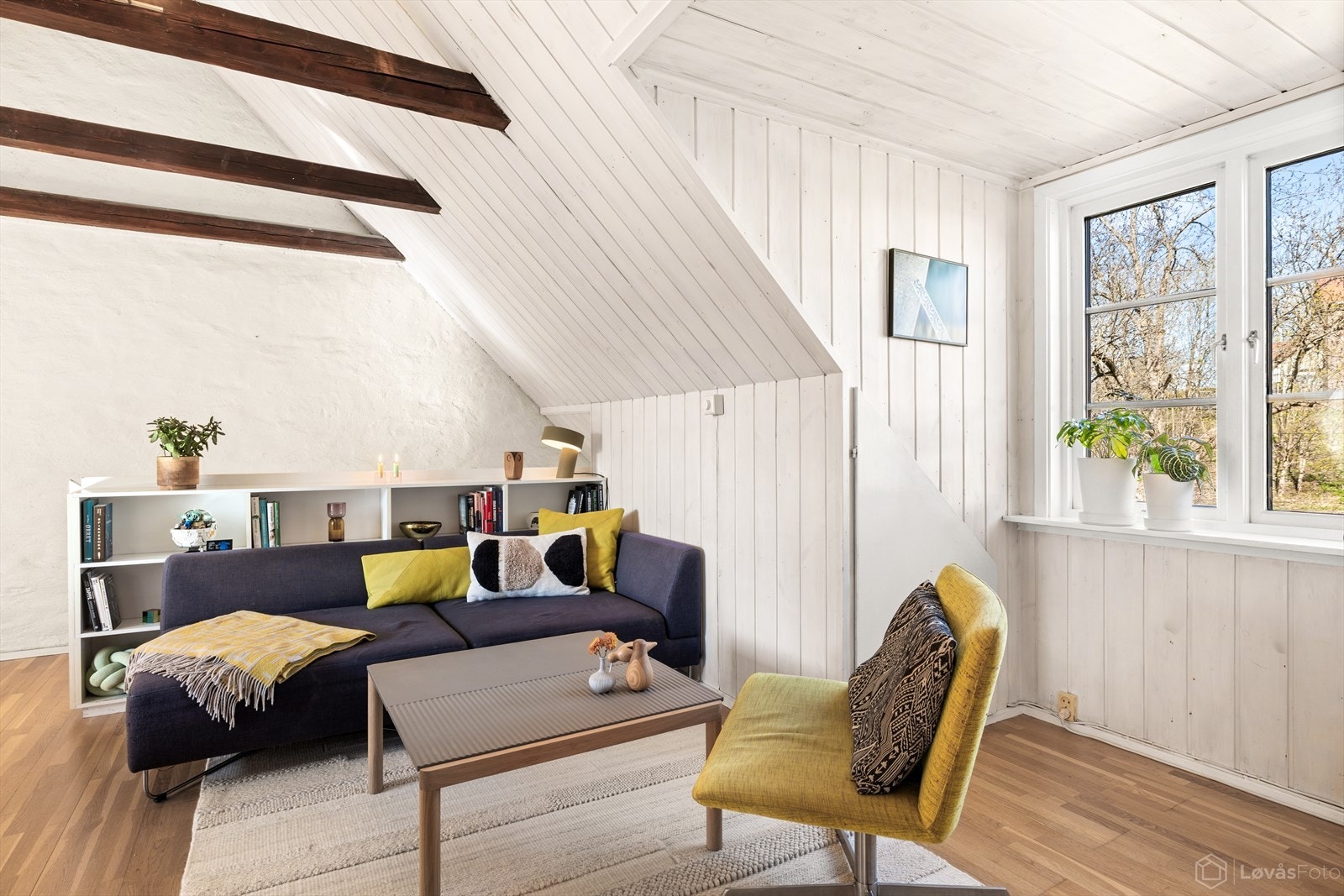 Det foreligger ferdigattest for innredning av loft og innsetting av ark. Galleribilde