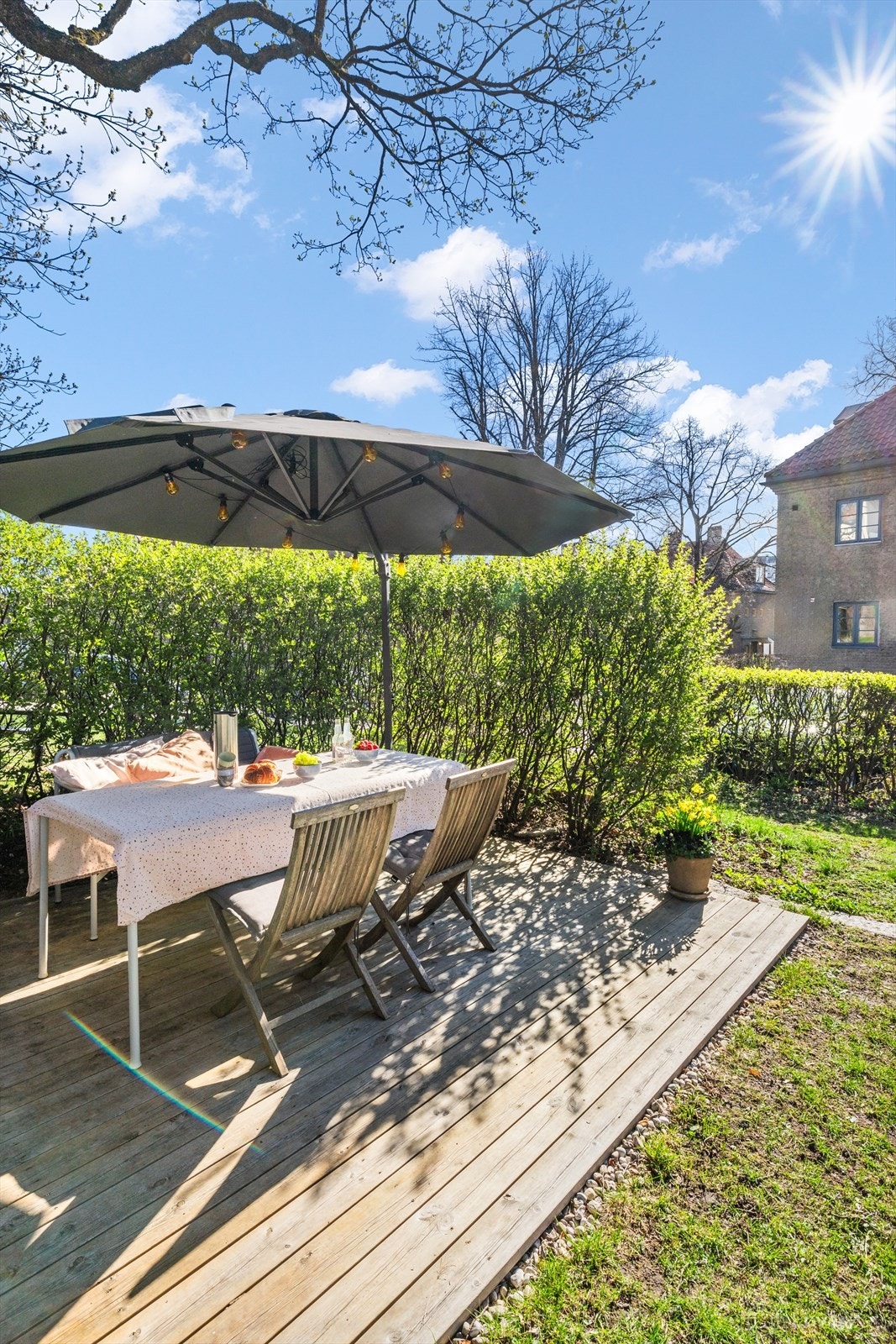 Her kan du innrede med utemøbler, blomsterkasser og grill - og virkelig nyte rolige stunder i egen hageparsell. Galleribilde