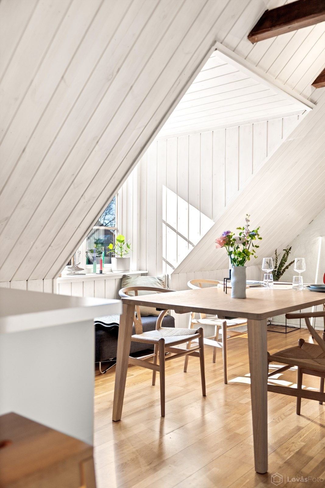 En naturlig samlingsplass i boligen hvor gode samtaler og måltider får stå i sentrum. Galleribilde