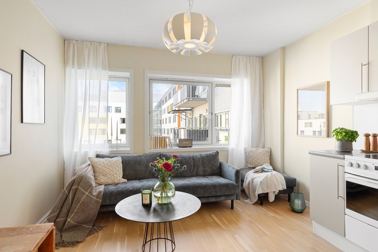 Leiligheten ligger i 4. etasje og inneholder entré, kjøkken, stue, bad og soverom. Galleribilde