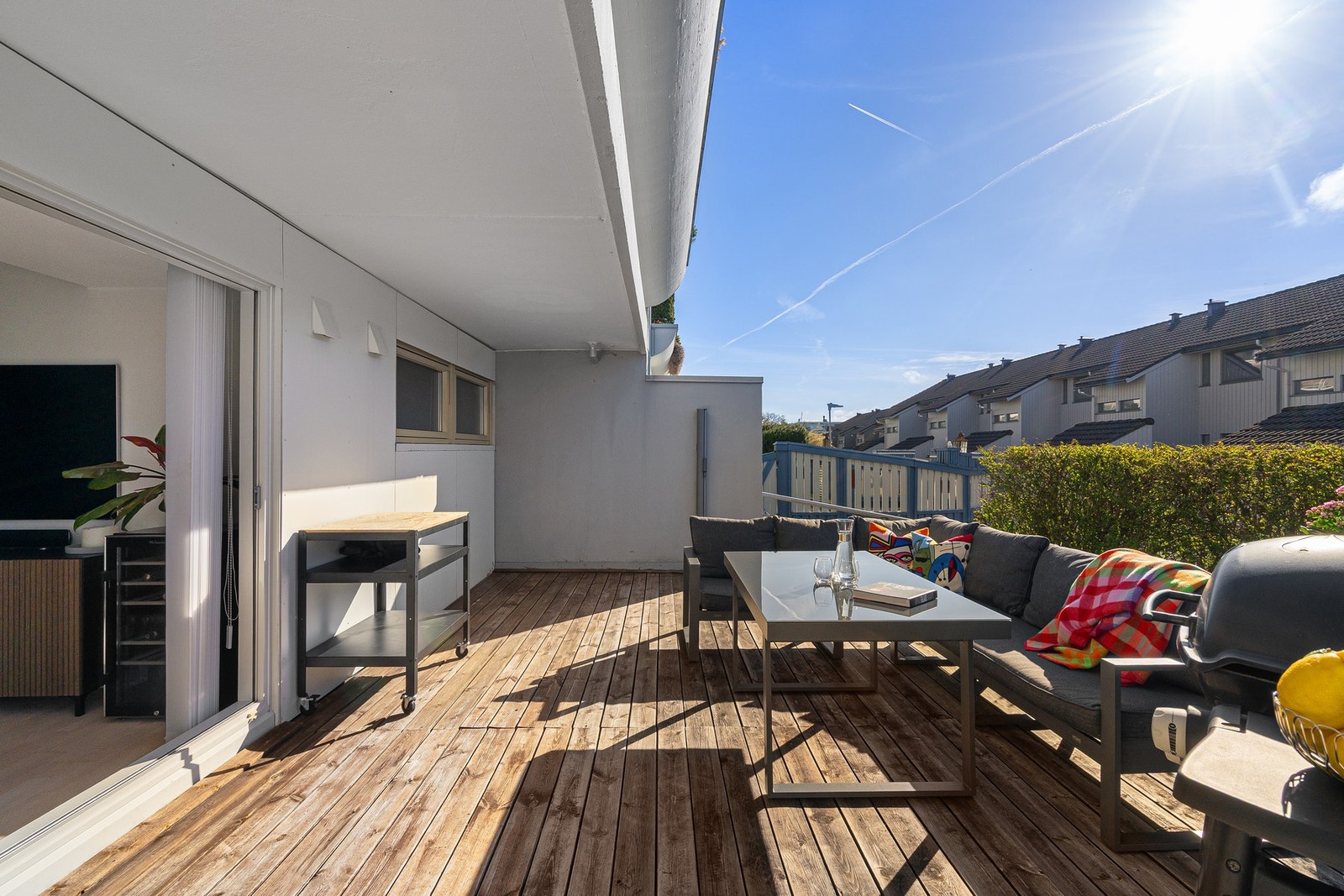 Stor terrasse på hele 35 kvm med gode solforhold. Galleribilde