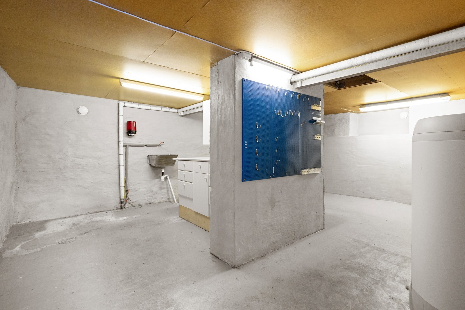 Boligens kjeller måles til 26 kvm. og har godt med oppbevaringsplass. Galleribilde