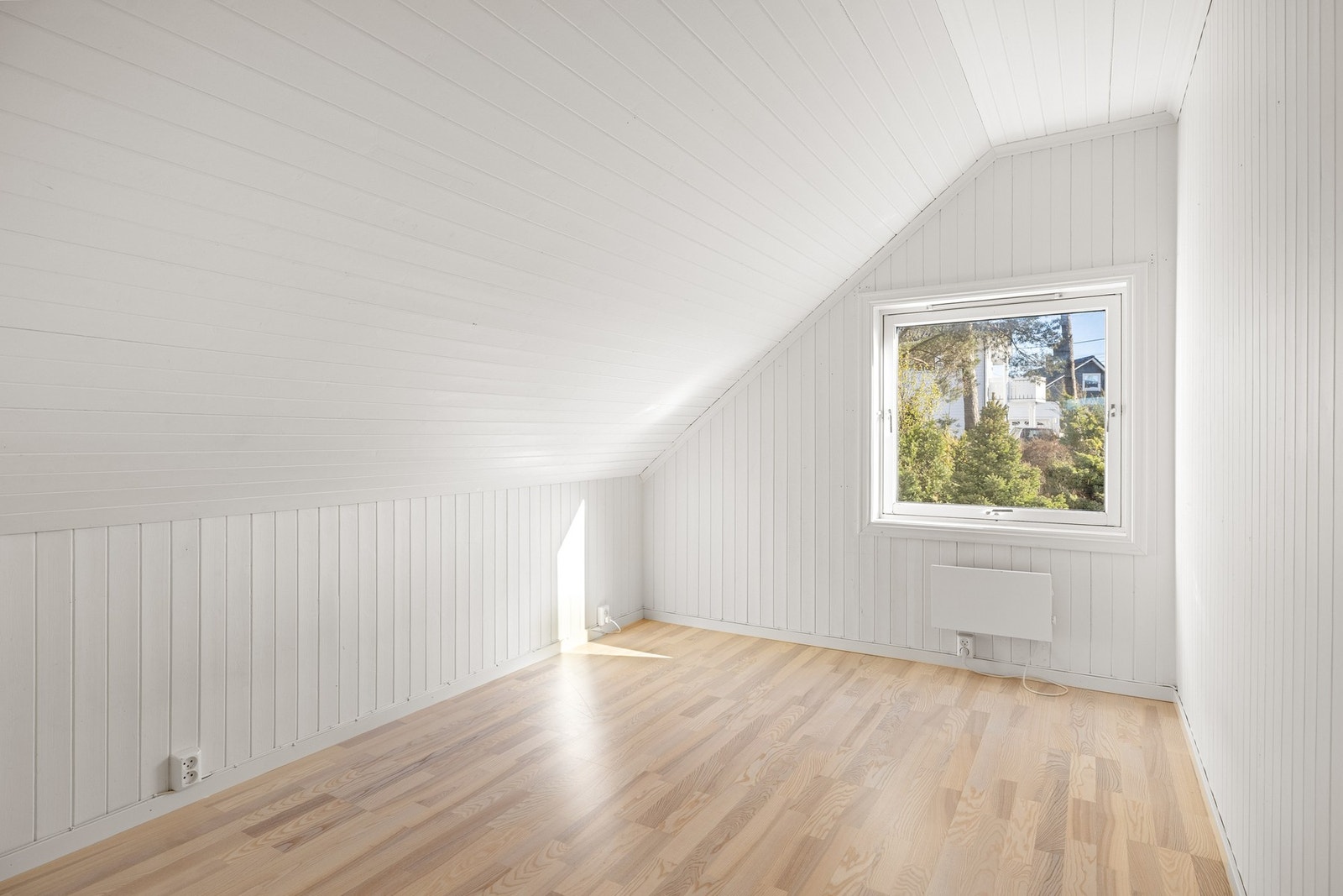 Alle rommene har plass til seng, nattbord og oppbevaringsløsninger. Galleribilde