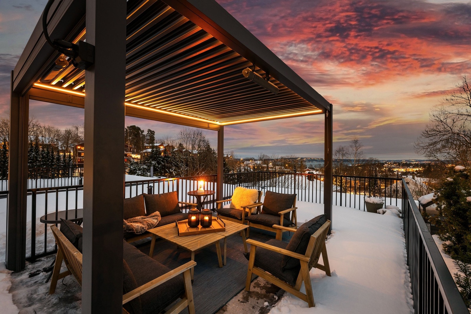 Pergola med screens på to sider - takterrasse med fin utsikt over Oslofjorden Galleribilde