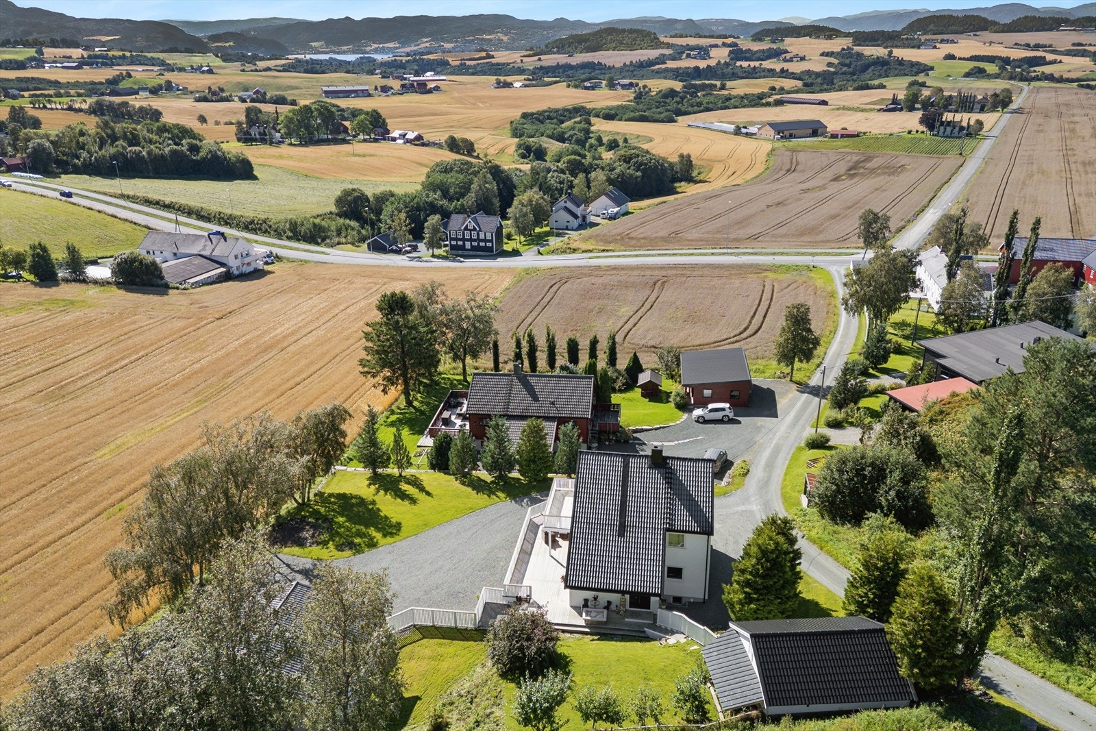 Her bor du med naturen som nærmeste nabo, men likevel med en effektiv hverdag og kort vei til servicefasiliteter. Galleribilde