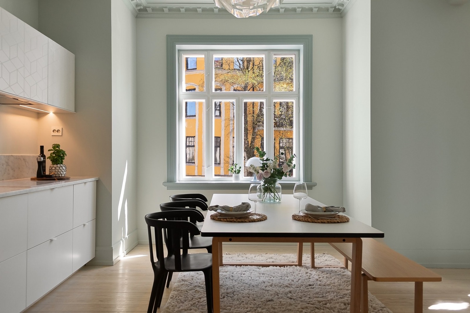 Kjøkkenet er moderne, men med varme nok til å passe gårdens sjel. Galleribilde