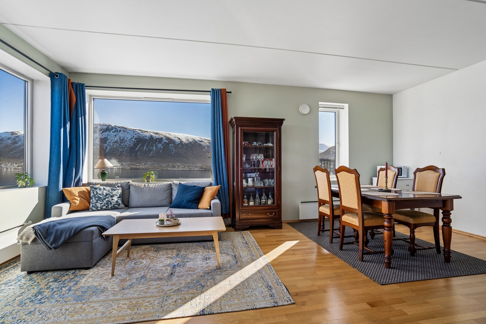 God plass til spisegruppe Galleribilde
