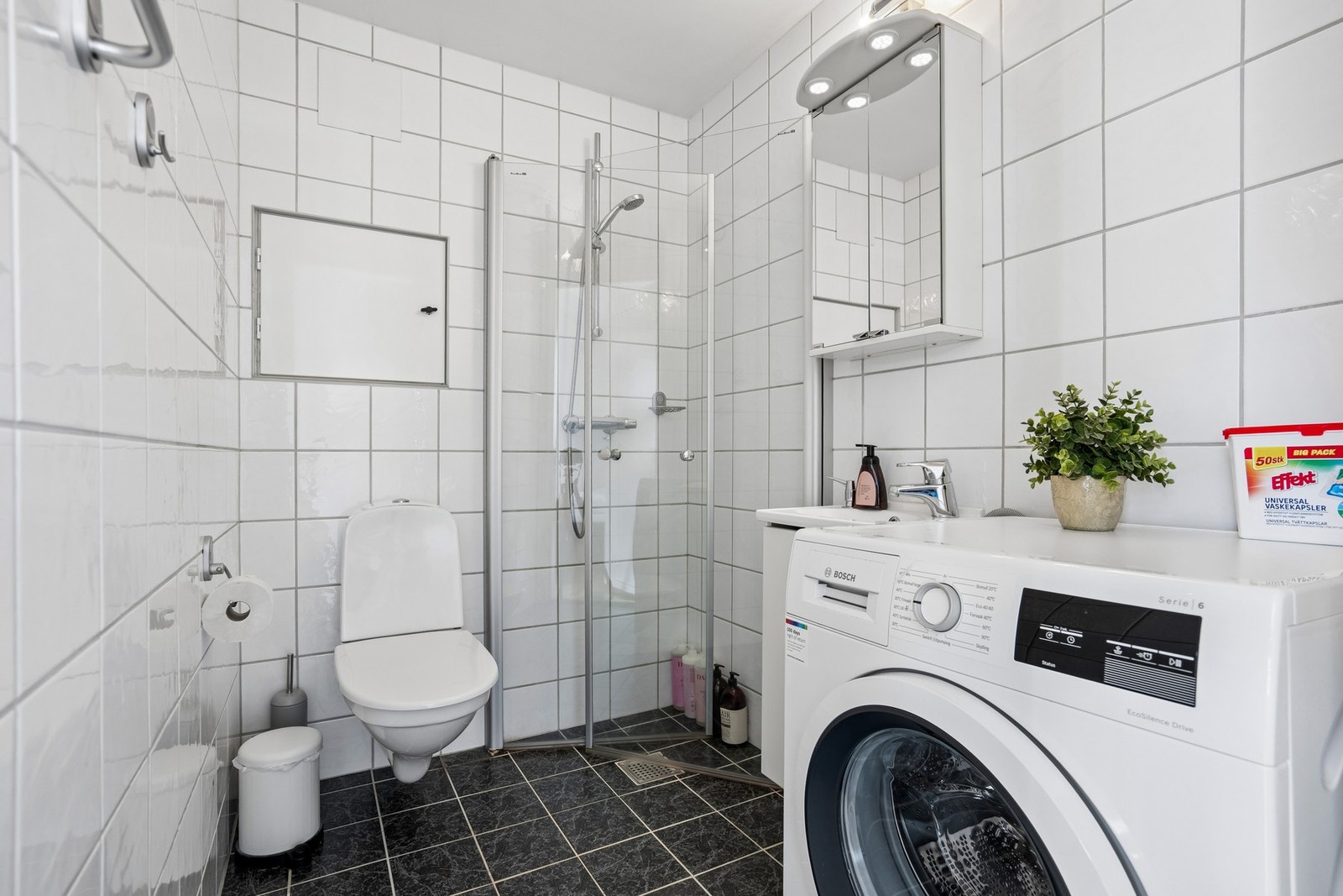 Bad med plass til vaskemaskin Galleribilde