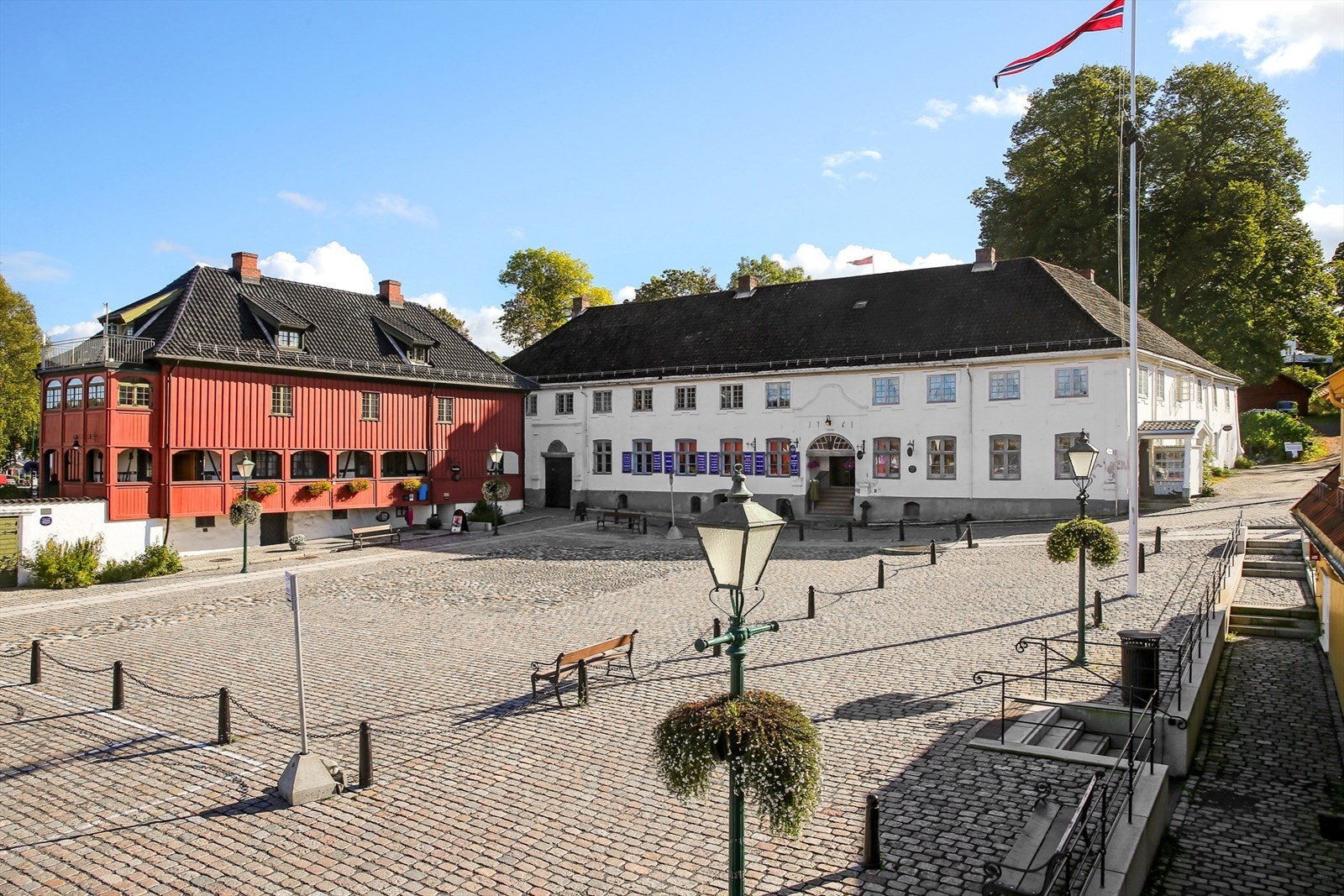 SON sommer - torget.jpg Galleribilde
