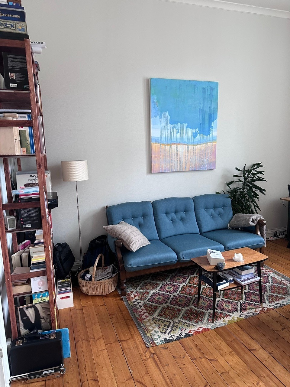 Sofa i stue/kjøkken Galleribilde