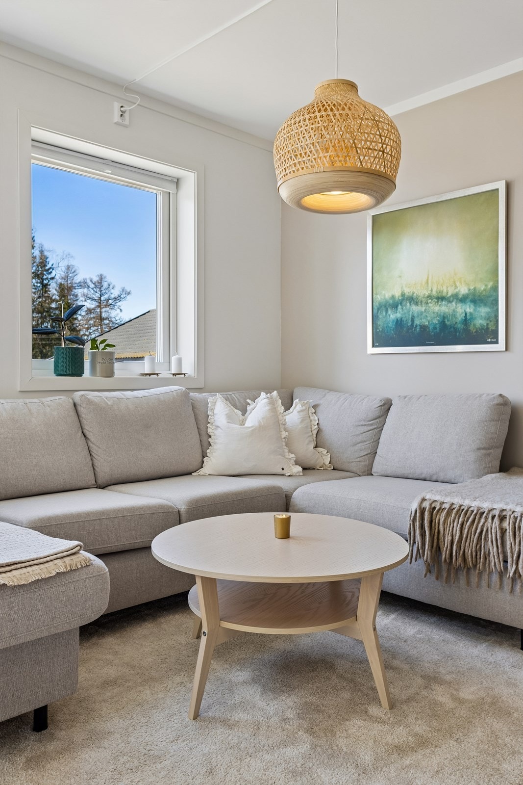 Tidsriktige fargevalg og materialer gir et helhetlig og innbydende preg. Galleribilde