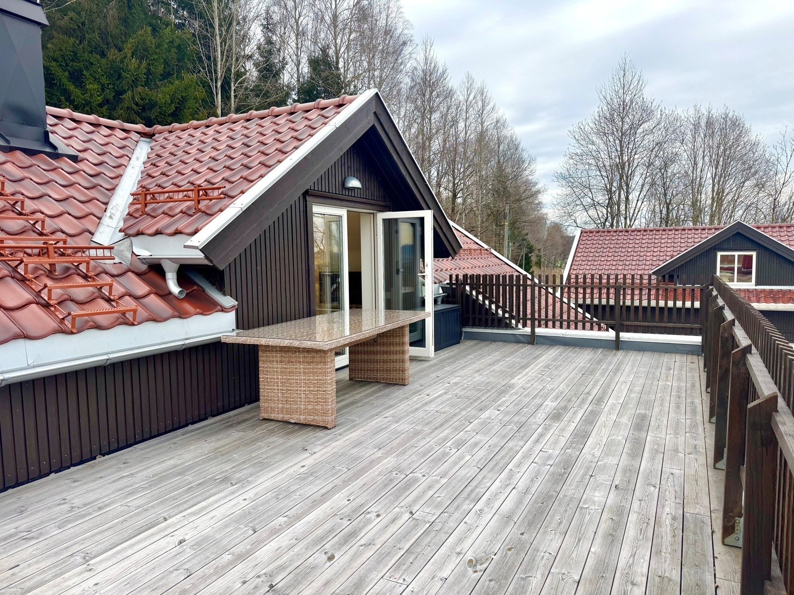 Terrasse utenfor tv-kroken / trappegangen Galleribilde