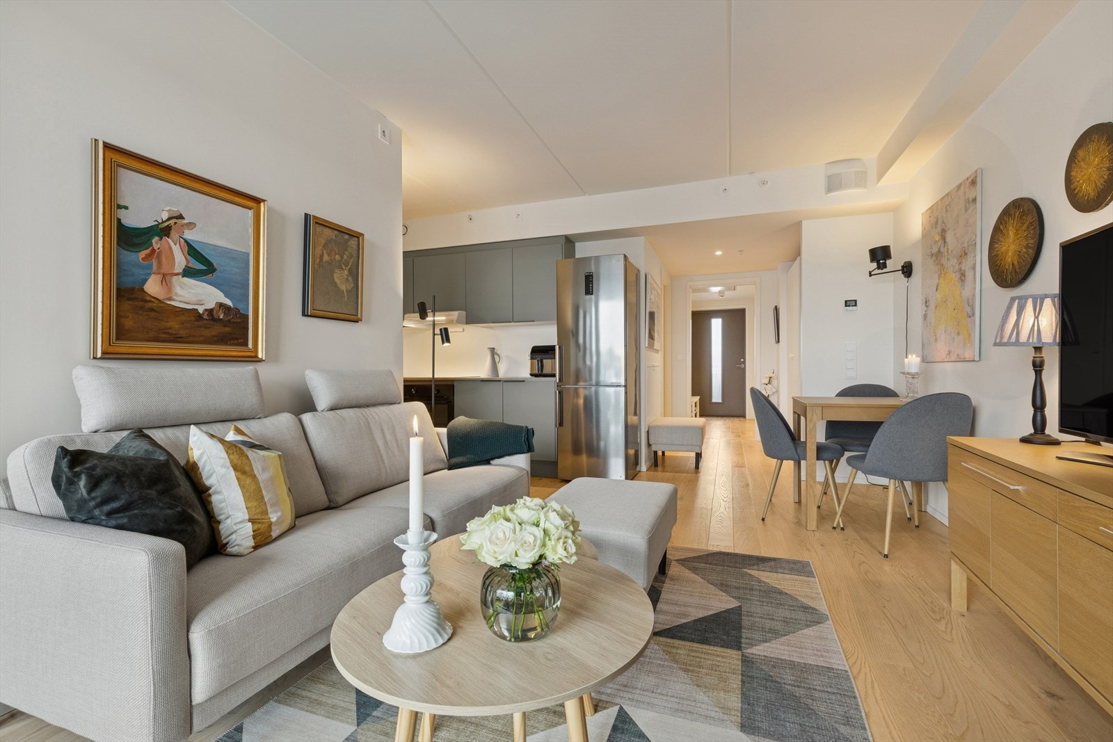 Leiligheten er gjennomgående i bygget og har en fin og praktisk planløsning. Galleribilde