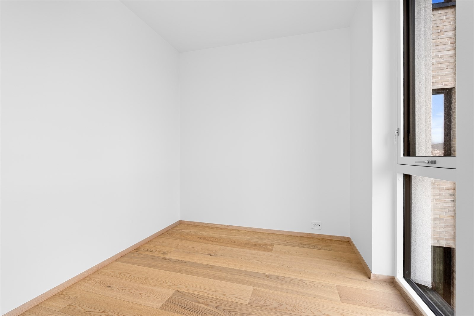 Soverom 3 ved stue, fungerer utmerket som gjesterom eller hjemmekontor Galleribilde