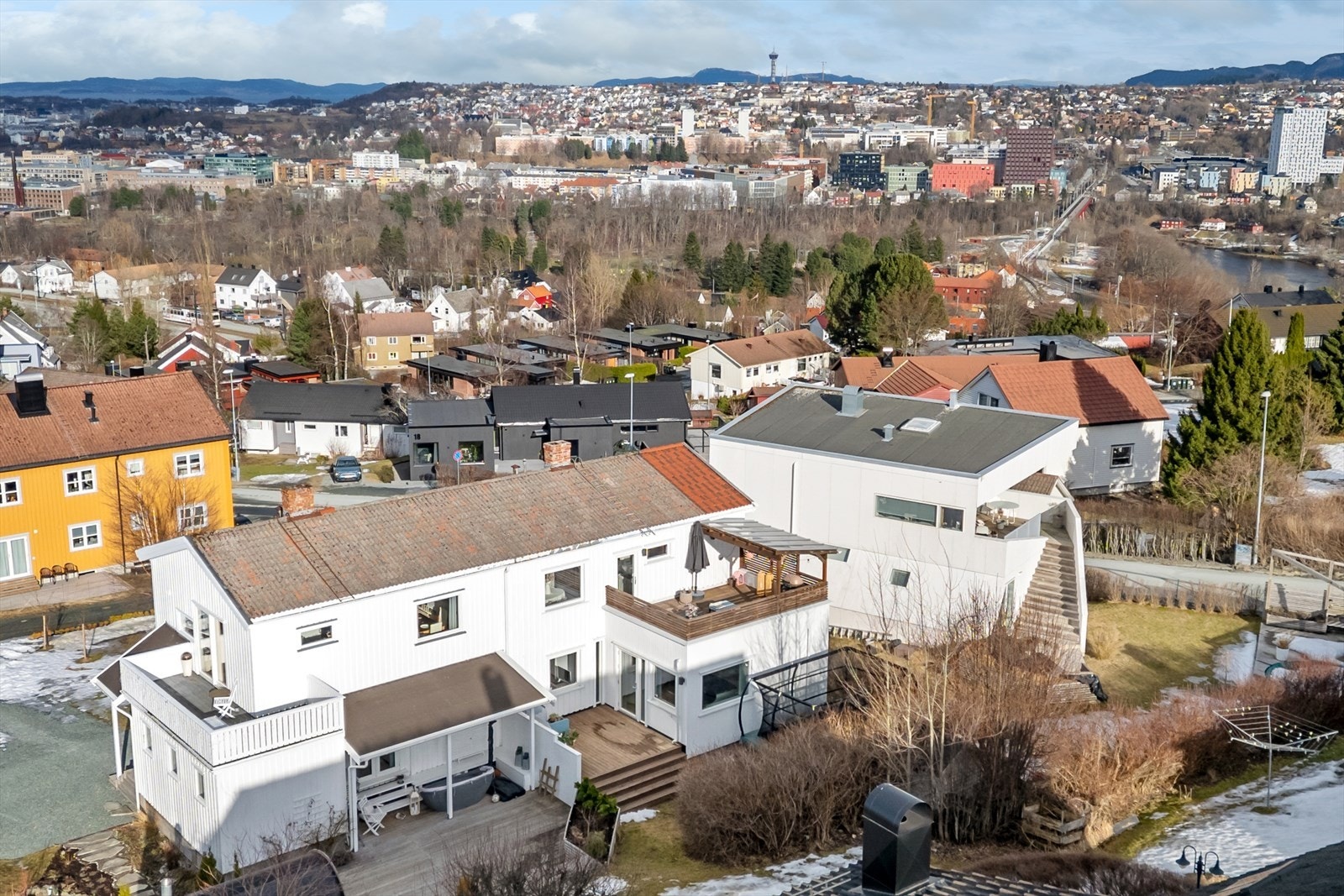Herfra er det kort gangavstand til buss/trikkeholdeplass. Galleribilde