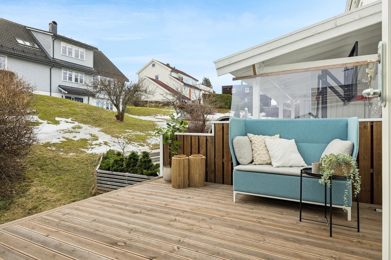 Lun og skjermet uteplass til stor glede på gode og varme sommerdager. Galleribilde
