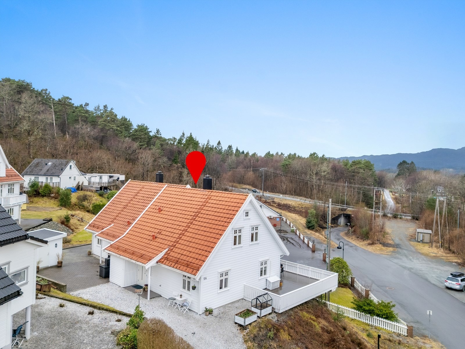 Boligen har gode solforhold inkl. sen kveldssol Galleribilde