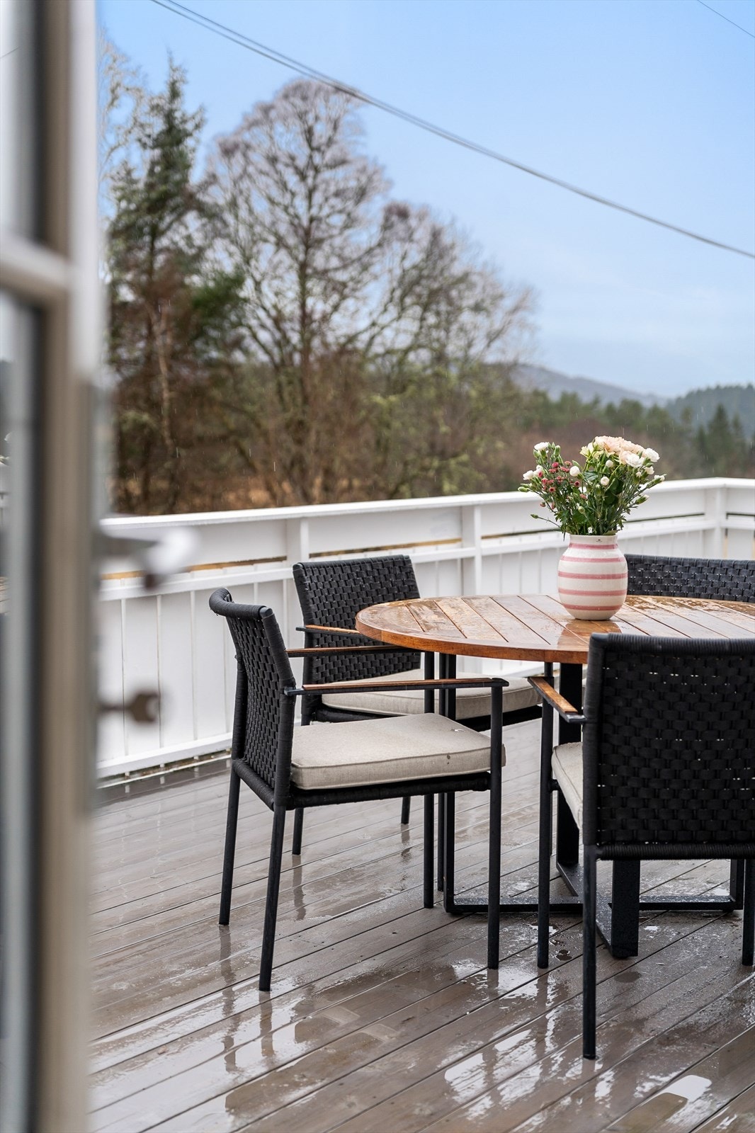 Utgang til terrasse fra stue Galleribilde