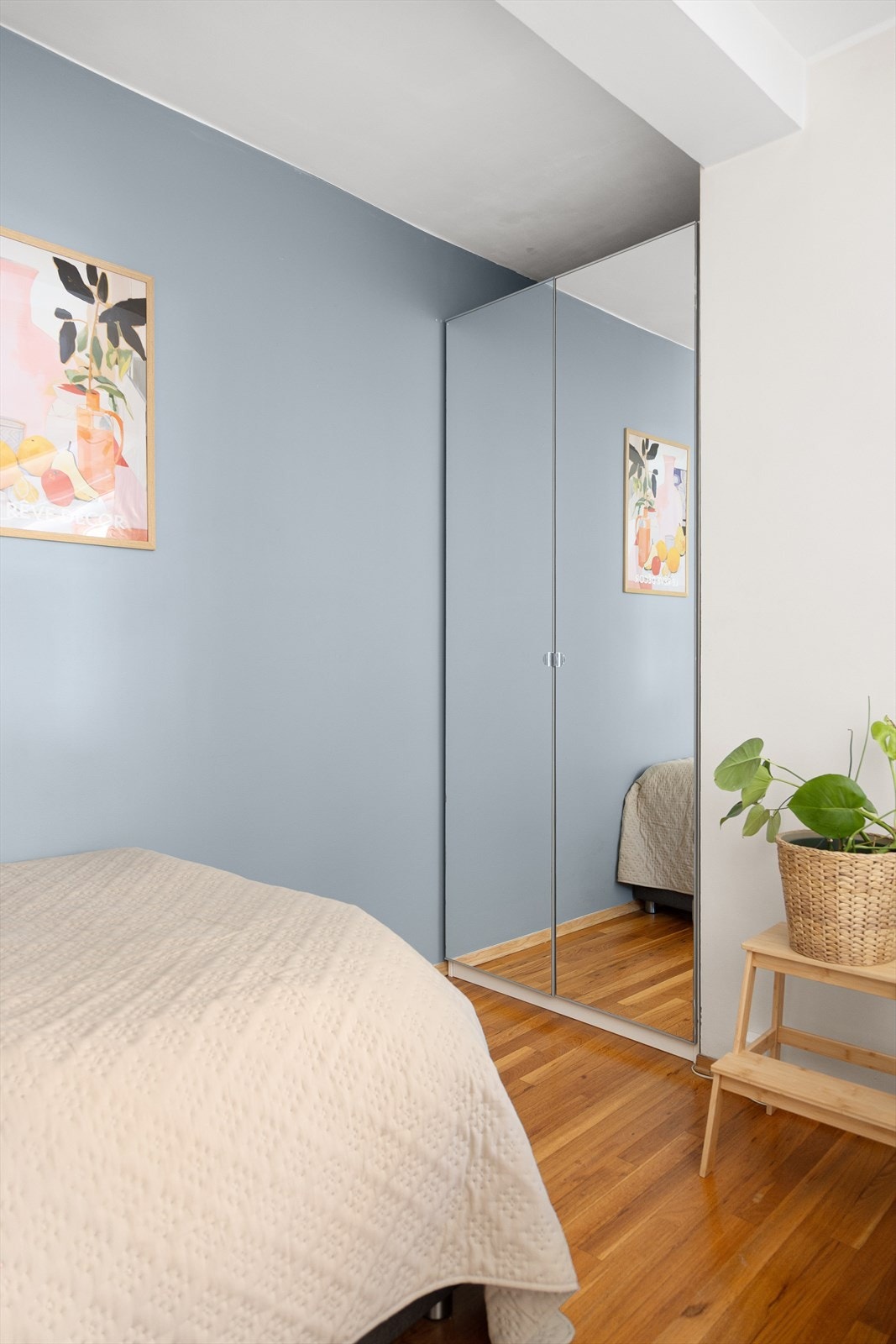 Det er også satt inn et skap ved sovedelen som gir gode oppbevaringsmuligheter. Galleribilde