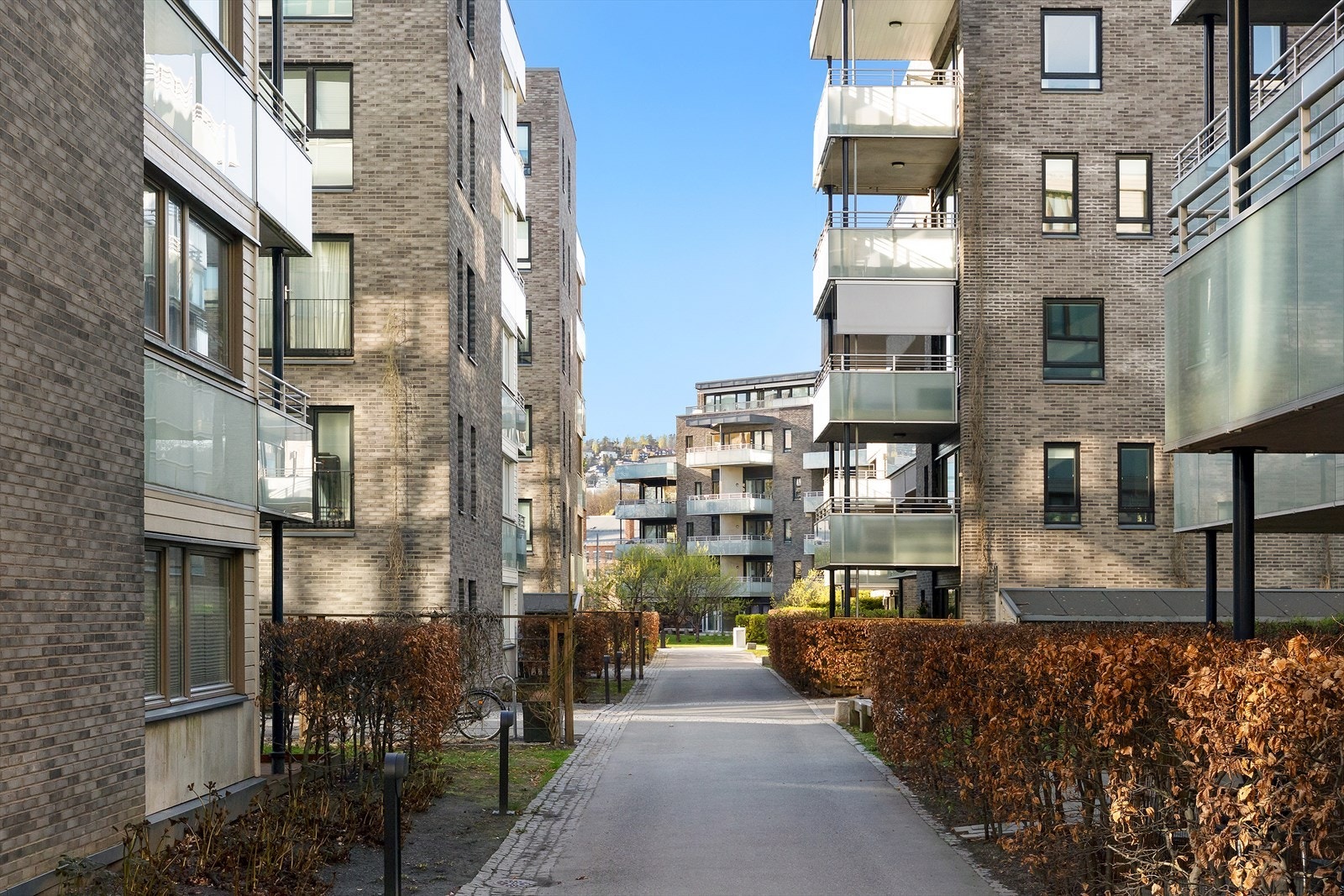 Skøyen er et perfekt sted for deg som vil bo sentralt, men allikevel i naturskjønne og fine omgivelser i et hyggelig boområdet og nabolag. Galleribilde