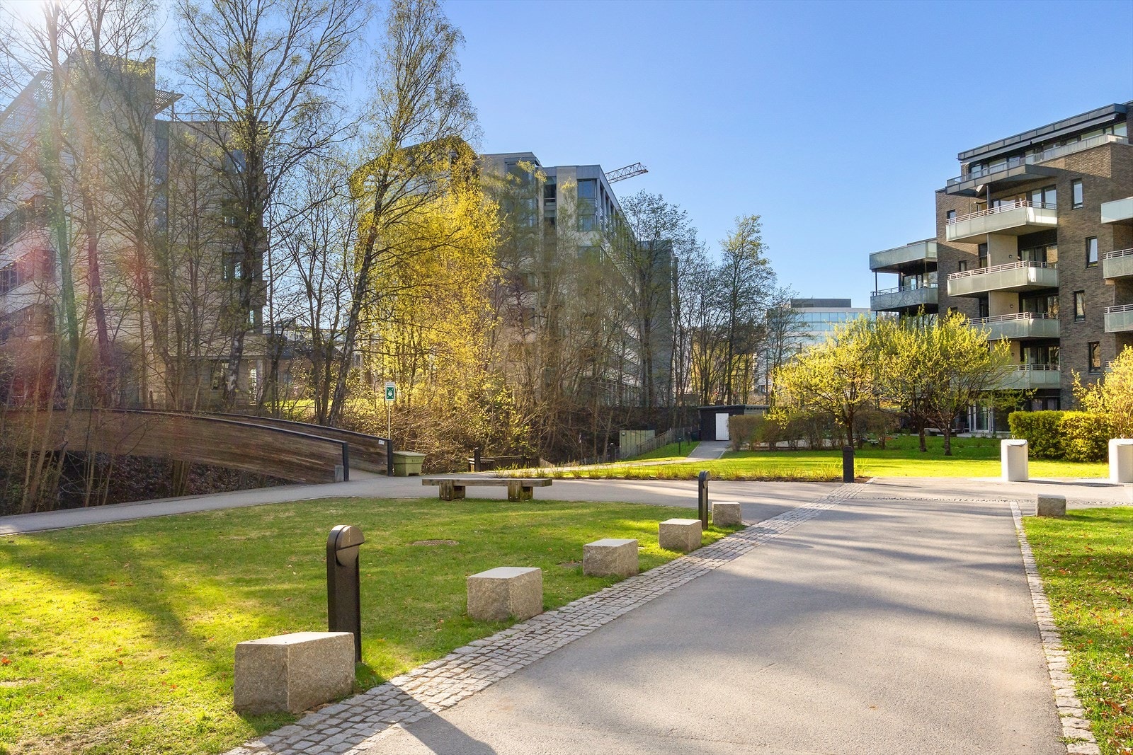 Nedre Skøyen vei 4 ligger sentralt plassert på Skøyen med kort vei til det meste Oslo kan tilby. Galleribilde