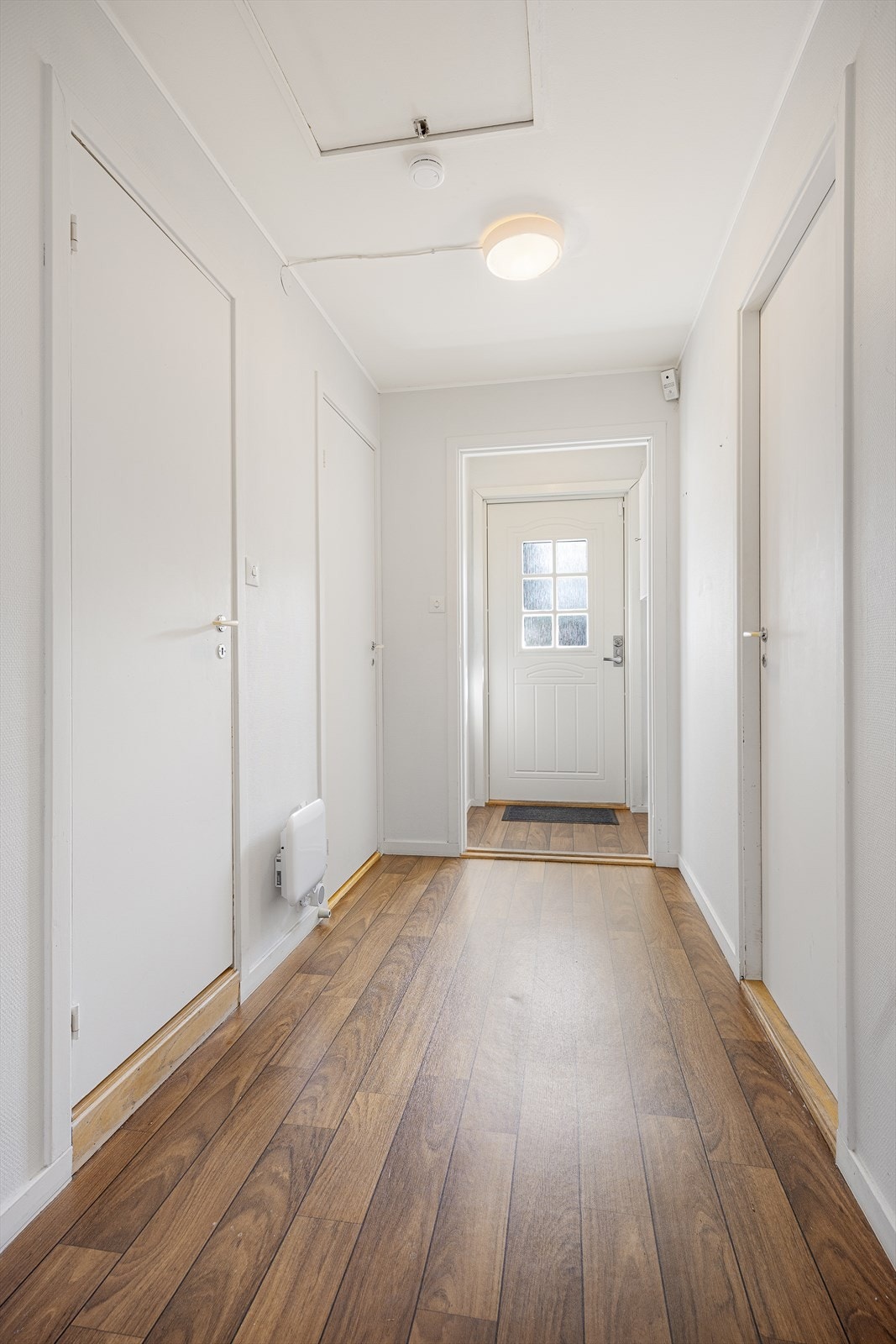 Gangen binder boligen sammen og har adkomst til bad og soverom. Galleribilde