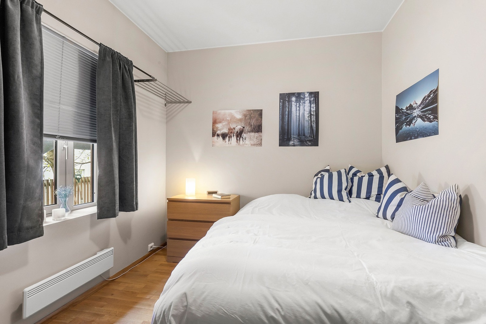 Romslig soverom på 9 kvm, vendt mot bakgård. Galleribilde