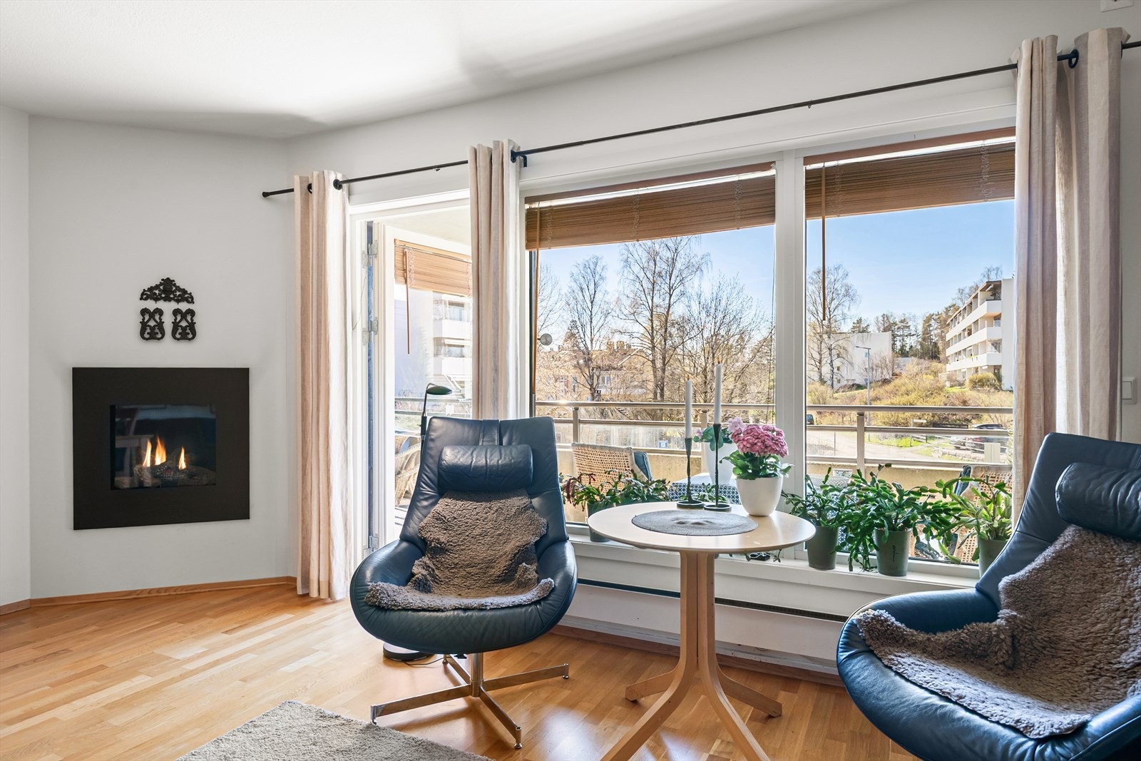 Stuen byr på gode møbleringsmuligheter. Galleribilde