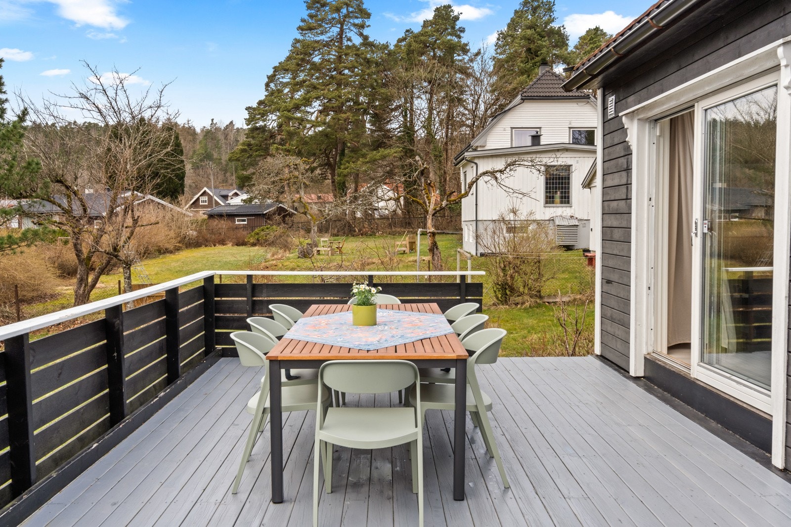 Direkte adkomst fra stue gir en sømløs overgang mellom ute og inne. Galleribilde