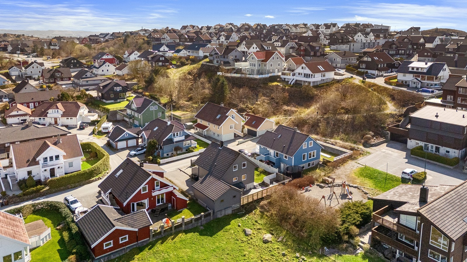 Med bil tar det ca. 12 min til Ikea, 13 min til Sandnes (sentrum) og 10 min til Sola flyplass. Galleribilde