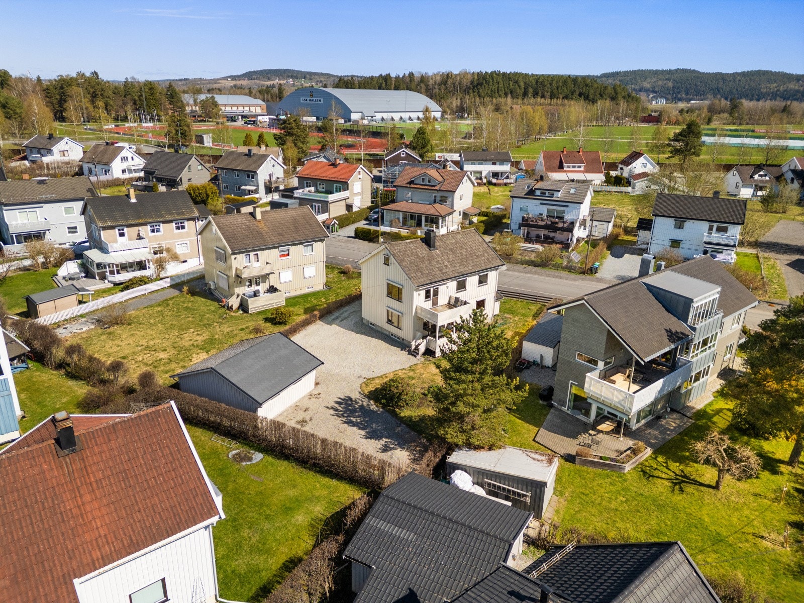 Nærområdet byr på skoler og barnehager, med kun syv minutters gange til Vigernes barneskole og Sophie Radich ungdomsskole. Galleribilde