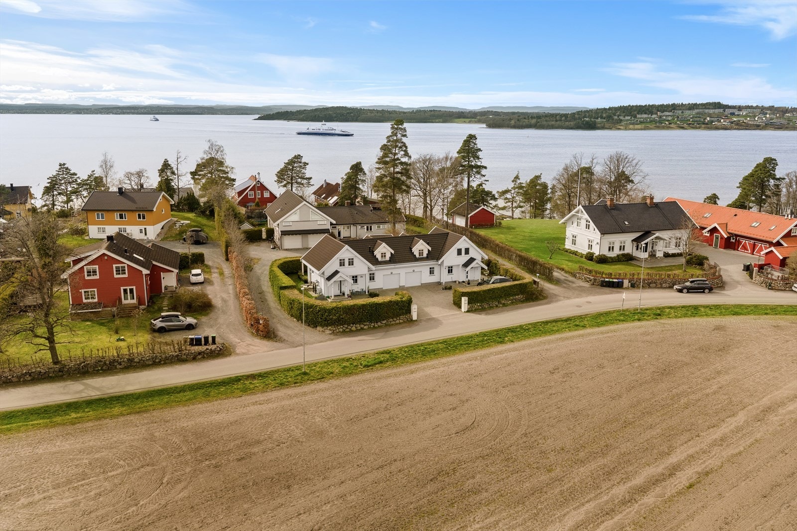 Feste - et meget attraktivt boligområde nær sjøen. Galleribilde