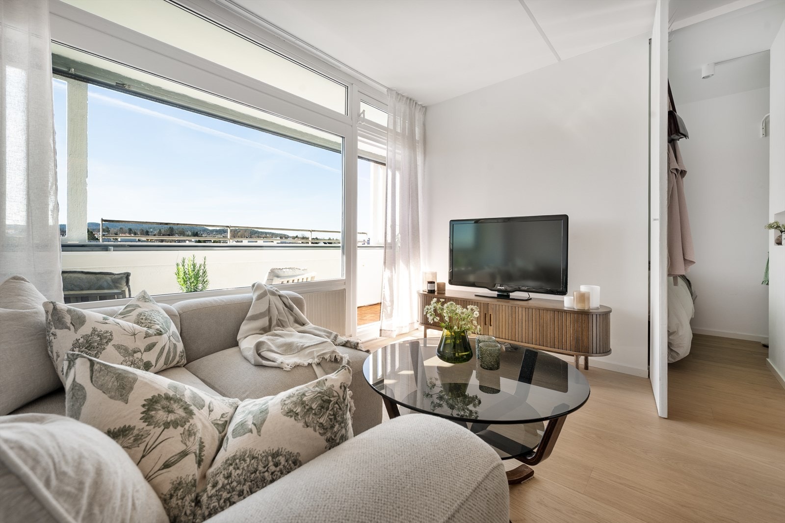 Alkoven ligger vegg i vegg med stuen. Galleribilde