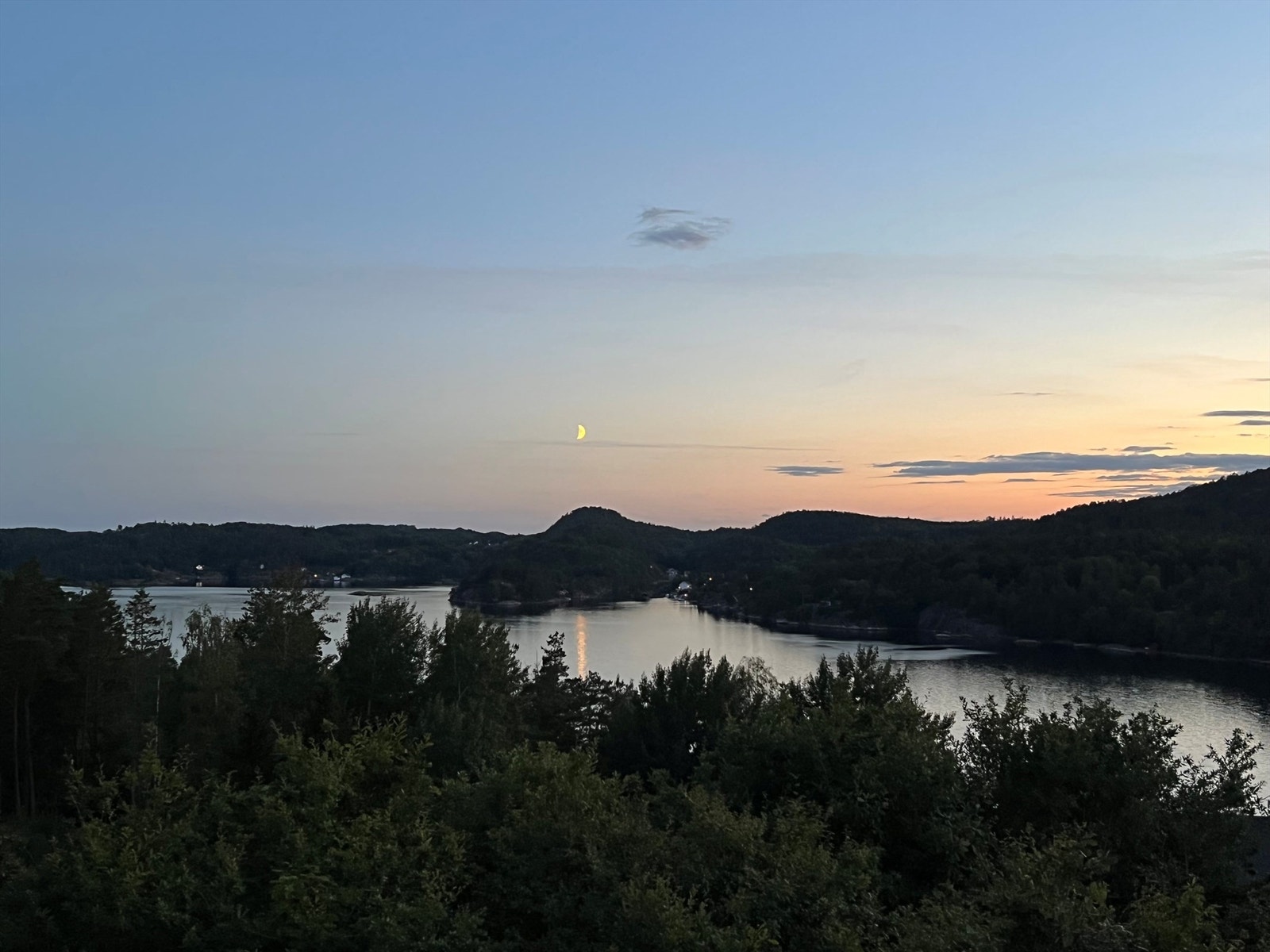 En stille kveld på fjorden. Galleribilde