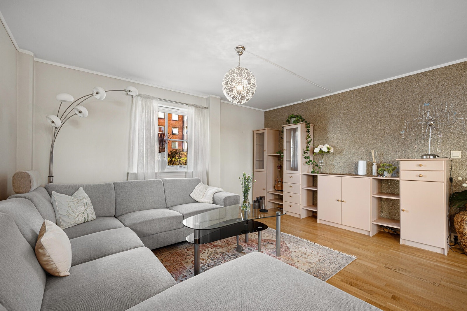 Stuekrok med plass til en større sofaseksjon. Galleribilde