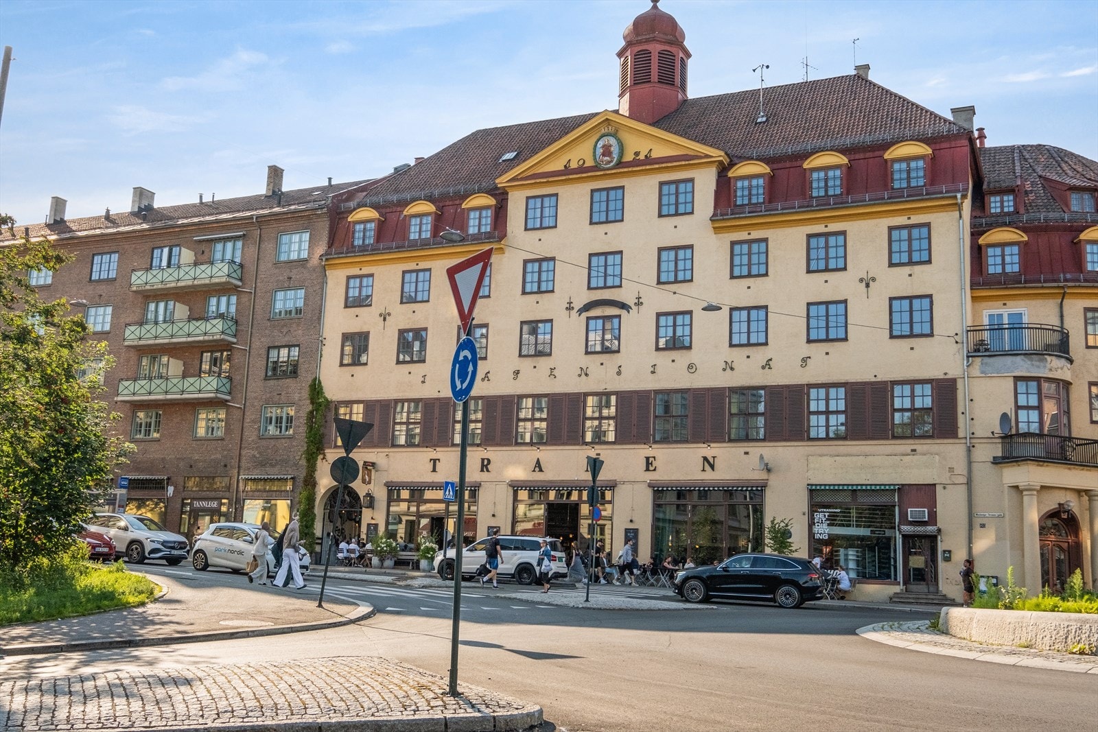 Populære Tranen. På dagtid er det åpent bakeri og er en svært hyggelig kafé, og på kvelden får du byens beste pizza. Galleribilde