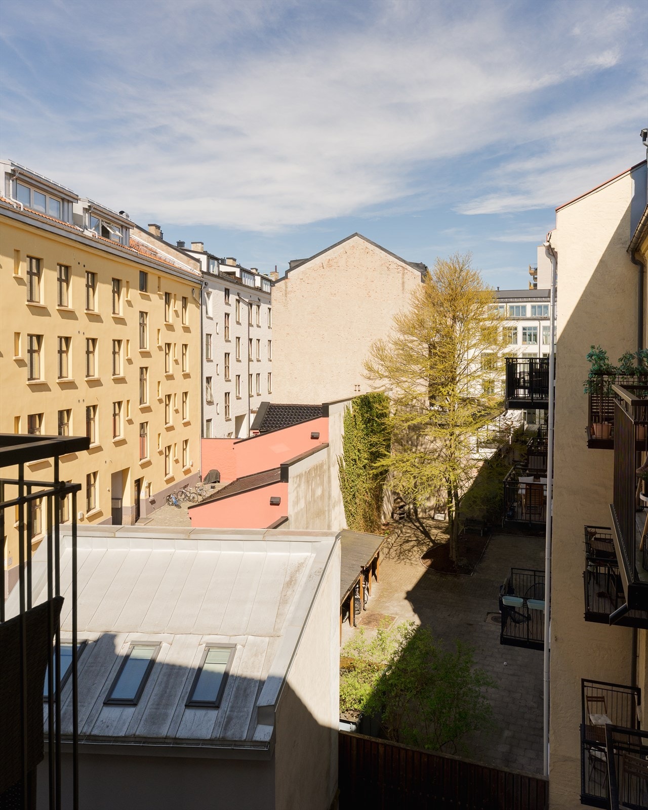 Her ligger forholdene godt til rette for å nyte morgenkaffen, lese en bok på varme sommerdager eller slappe av i rolige omgivelser. Galleribilde