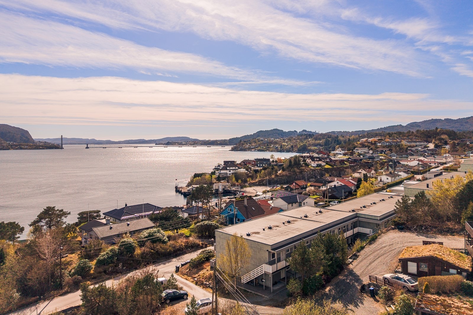 En lys og trivelig 3-roms leilighet i flotte omgivelser på Knarvik. Galleribilde