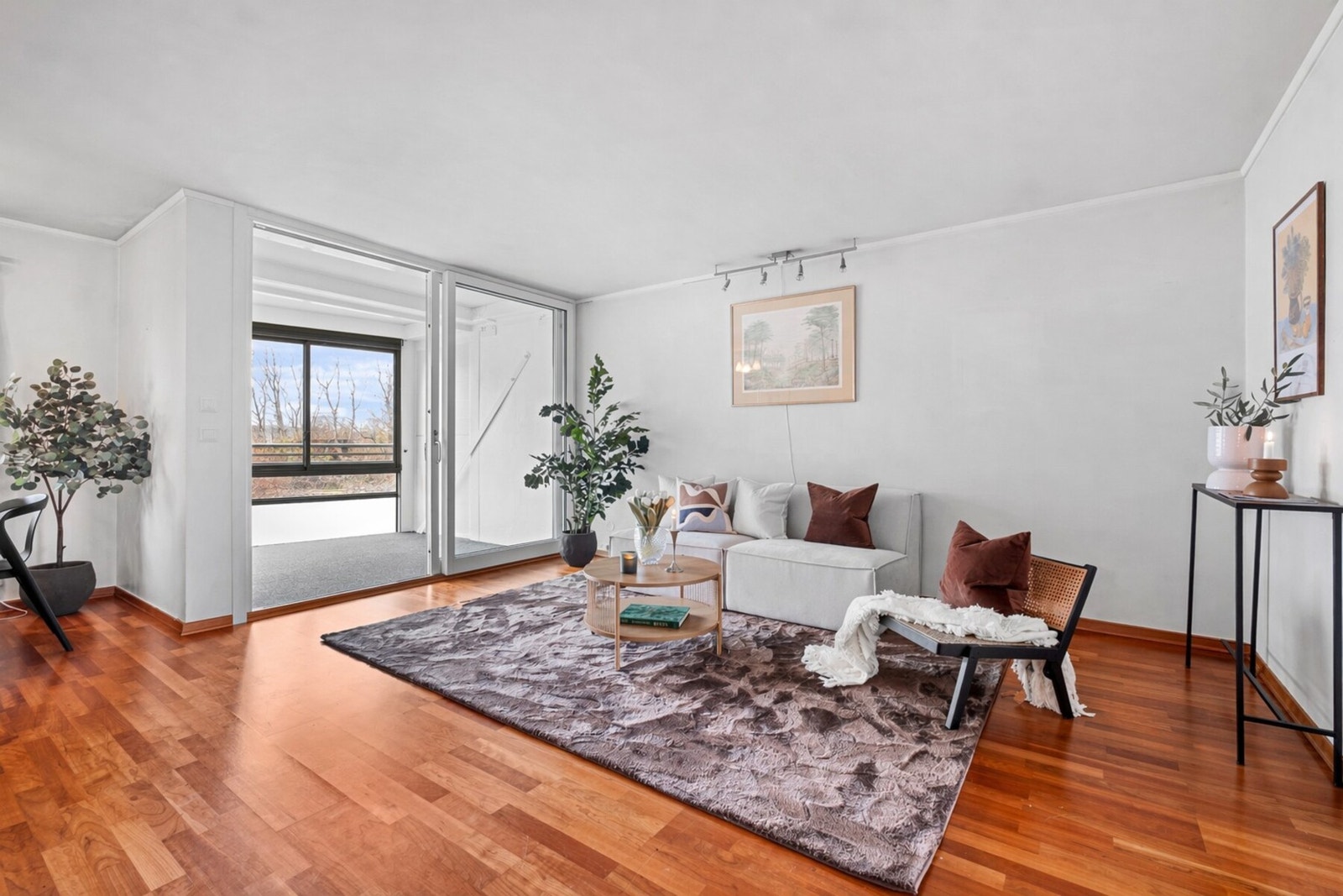 Utgang til innglasset balkong på hele 13 m²! Galleribilde