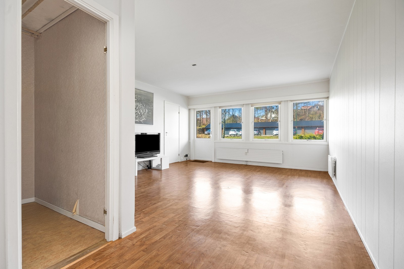 Det er tilgang til bod fra stue Galleribilde