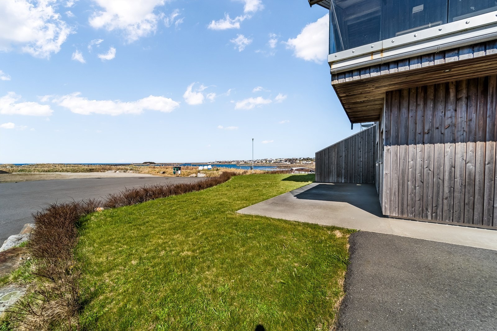 Ut mot havet - nydelig utsikt fra eiendommen som ligger i ytre del av Tjørveneset Galleribilde