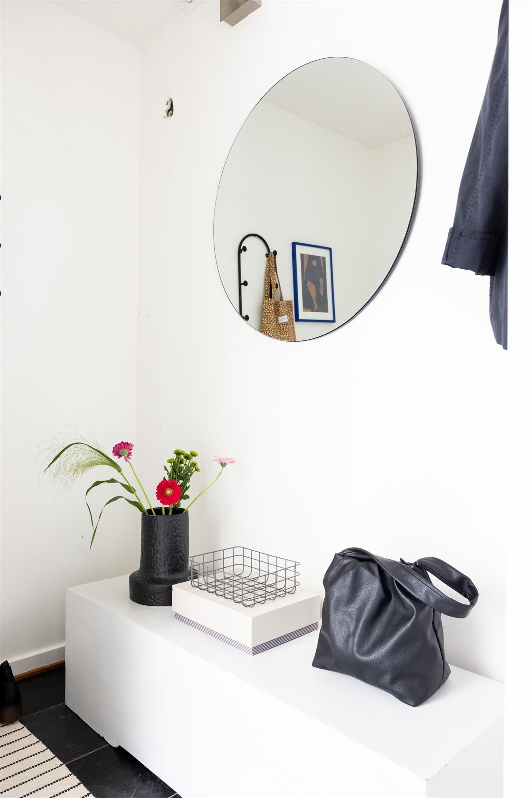Gangen har plass til kommode, sittebenk, garderobe etc. Galleribilde